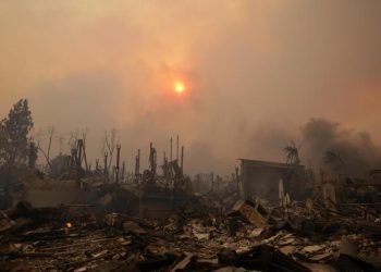 Sheriff compara la devastación de los incendios en Los Ángeles con el impacto de una “bomba”