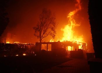 Suman al menos cinco muertos por incendios en Los Ángeles