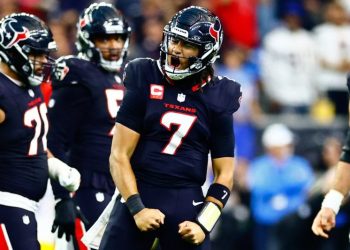 Texans eliminan a los Chargers en ronda de comodines