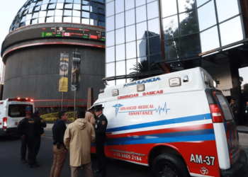 Trabajador cae de la cúpula de la Bolsa Mexicana de Valores
