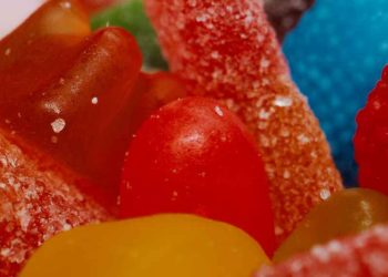 Tras 30 años de investigación la FDA prohíbe colorante rojo número 3 en productos ingeridos