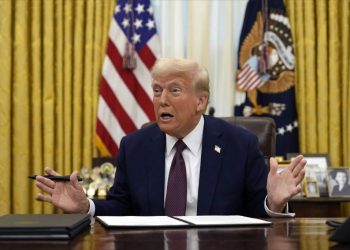 Trump anuncia más aranceles: a petróleo y gas de México y Canadá; también a productos de Europa