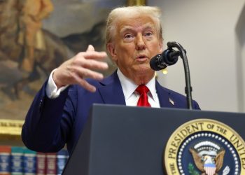 Trump impondría aranceles del 10% a productos de China