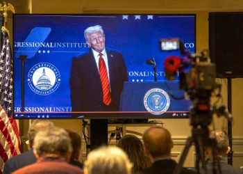 Trump presume los cientos de migrantes deportados en sus primeros días de mandato