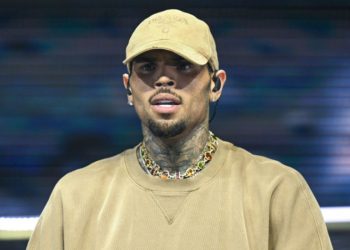 Tsss: Chris Brown demanda a Warner Bros Discovery por 500 millones de dólares