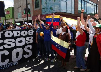 Venezolanos opositores se concentran en Caracas tras llamado de Machado por la “libertad”