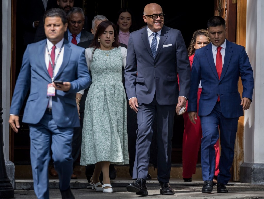 Jorge Rodríguez (al centro), presidente de la Asamblea Nacional de Venezuela, asistió ayer a un acto previo al inicio del año legislativo