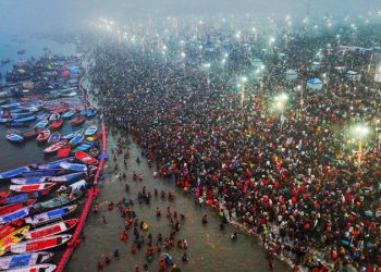 #Video Se desata incendio en el festival hindú de Kumbh Mela, mayor reunión humana del planeta