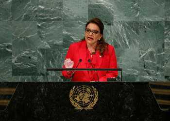 Xiomara Castro convoca reunión urgente de la Celac para abordar crisis migratoria; responde al llamado de Petro