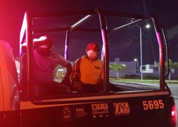 DETIENEN UNIDADES VERDES A SEIS CIUDADANOS POR ARROJAR ESCOMBROS EN LA VÍA PÚBLICA