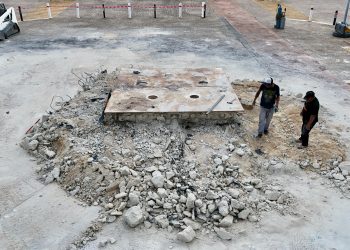RETIRAN ELEMENTO DE CONCRETO EN MALECÓN TAJAMAR PARA SEGURIDAD DE CIUDADANOS