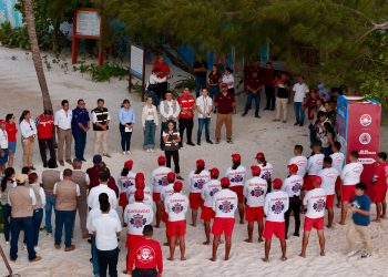 Ana Paty Peralta conmemora el Día del Guardavidas con reconocimiento y aumento salarial