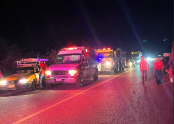 «Vuelca tráiler con mercancía en la carretera Escárcega-Chetumal; hay personas lesionadas»