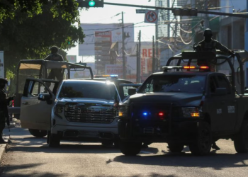 Video «Balacera en Culiacán se extiende al sur; dos personas con equipo táctico murieron»