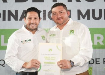 El dirigente estatal del partido, tomó protesta al Comité Municipal de Lázaro Cárdenas que encabeza Russell Josse Chale Baas