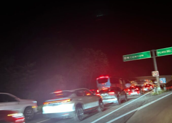 Filas de Más de 10 Kilómetros en la Caseta Cancún-El Tintal por Fallas en el Servicio de Cobro