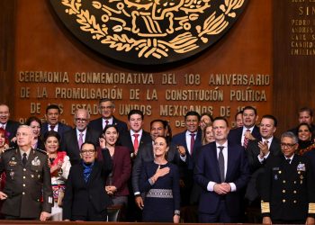 «Rocha Moya Acompaña a Claudia Sheinbaum en la Conmemoración del 108° Aniversario de la Constitución en Querétaro»