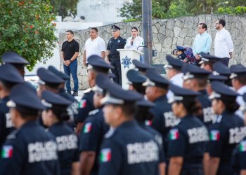 Anuncia Estefanía Mercado bono económico y aumento a la prima por antigüedad de toda la policía municipal