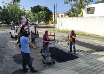 Intensifican reparación de vialidades en Chetumal