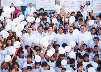 El terreno más fértil para sembrar la paz es la educación: Estefanía Mercado