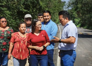 Yensunni Martínez cumple a familias de Fraternidad Antorchista con la construcción de su camino de acceso