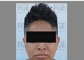 Logra Fiscalía prisión preventiva para una persona por violencia familiar en agravio de un menor en Solidaridad • La Fiscalía General del Estado informa que José Alberto “N” fue vinculado a proceso por hechos ocurridos el 5 de febrero del presente año en agravio de un niño Solidaridad.- Por su presunta relación en hechos posiblemente constitutivos del delito de violencia familiar en agravio de un menor de edad y una persona adulta, un Juez de Control dictó el auto de vinculación a proceso para un sujeto, luego de que la Fiscalía General del Estado facilitara los datos de prueba respectivos. El imputado es identificado como José Alberto “N”, detenido por agentes de la Policía de Investigación en colaboración con la Policía Municipal. Los sucesos por los que es señalado ocurrieron el 5 de febrero de 2025, cuando elementos del Grupo Especializado en Atención a la Violencia Familiar y de Género (Geavig) recibieron un reporte del 911, de un menor de edad que estaba solo y lesionado. El menor se encontraba en un domicilio ubicado en la calle Cigüeñas del fraccionamiento Villas del Sol, de este municipio. La víctima presentaba diversas lesiones en su cuerpo, causadas con un encendedor y cigarros. El niño fue rescatado de su domicilio y resguardado en la Casa de Asistencia Temporal en las instalaciones del Sistema DIF. Las primeras investigaciones señalan que la progenitora del menor, del mismo modo era víctima de violencia física y psicológica, pero no denunció a José Alberto “N” por miedo. Tras el análisis de los datos de prueba ofrecidos por esta Representación Social, a través de la Fiscalía Especializada en Combate a Delitos Cometidos contra la Mujer y por Razones de Género, el Juez de Control vinculó a proceso a José Alberto “N” por violencia familiar; asimismo, le impuso la medida cautelar de prisión preventiva justificada.