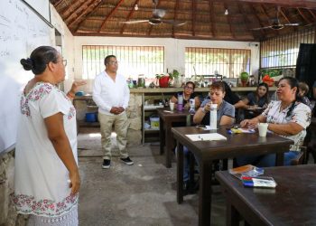 Capacitan a servidores públicos de Solidaridad en lengua maya para una atención más inclusiva