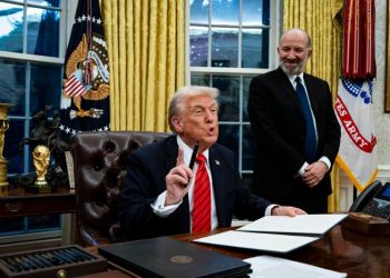 AP, Bloomberg y Reuters critican que la Casa Blanca controle quién puede cubrir a Trump