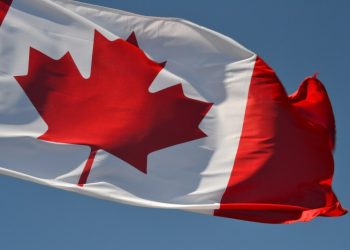 Canadá celebra el 60 aniversario de su bandera como un desafío a las amenazas de Trump