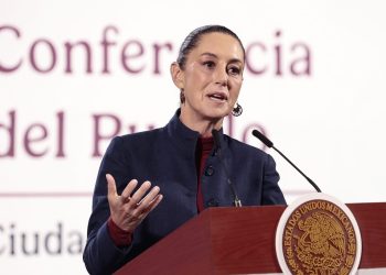 Claudia Sheinbaum califica como “grave” presunta estafa que involucra a Javier Milei