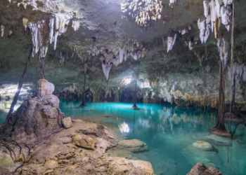«El Sistema Sac Aktun: Un Laberinto Subacuático de Historia y Misterio en Quintana Roo»