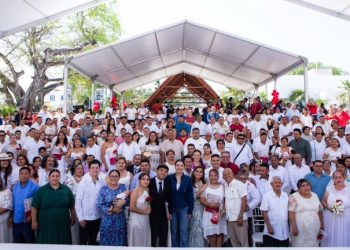 Dan el sí 280 parejas en Playa del Carmen durante las Bodas Colectivas 2025
