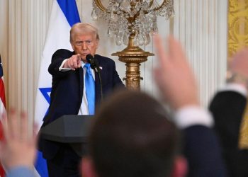 Donald Trump veta a AP del Despacho Oval por no usar “Golfo de América”