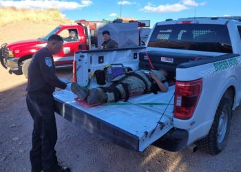 EE.UU. deportará a mujer migrante que fue empujada por ‘coyotes’ en el muro fronterizo