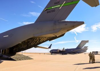 EE.UU. planea hacer centros de detención de migrantes en diez bases militares