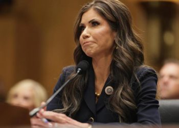 El Gobierno de Trump asegura que logró el mínimo diario de cruces fronterizos en 15 años