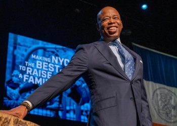 Eric Adams dice que la justicia es “honesta” tras retirarle Trump sus cargos