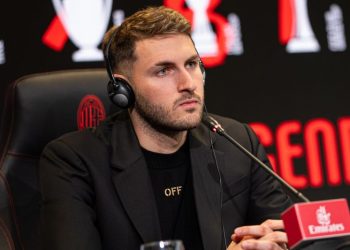 “Es como un traje a la medida, quiero dejar huella”: Santiago Giménez es presentado con el Milan