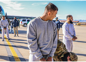 Estados Unidos envía primer grupo de migrantes a Guantánamo