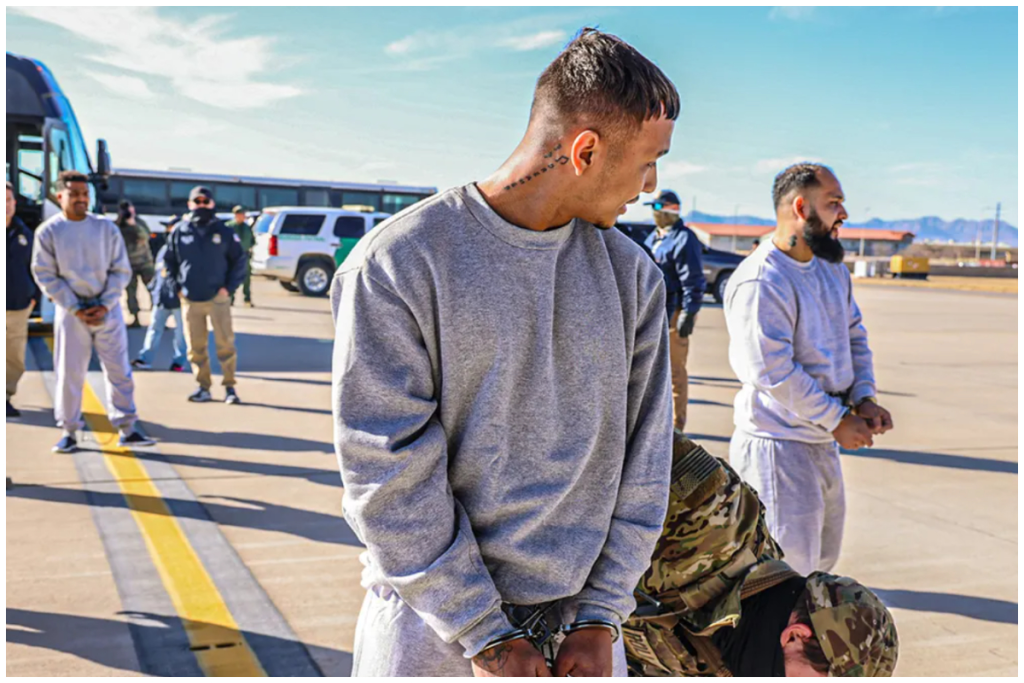 Al menos un vuelo con 12 migrantes indocumentados habría salido de Texas, Estados Unidos rumbo a Guantánamo