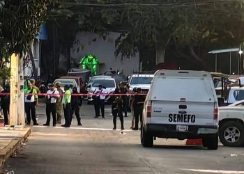 Estalla explosivo frente a la SSP de Acapulco; mueren dos personas