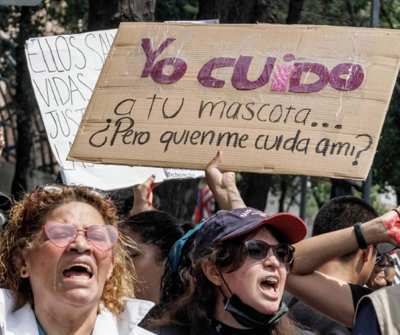 EUM20250218SOC10.JPG CIUDAD DE MÉXICO. Protest/Protesta-Veterinario.- 18 de febrero de 2025. Marcha Nacional por la Dignificación de la Medicina Veterinaria y Zootecnista para exigir a los legisladores garantía en el ejercicio de la profesión veterinaria de forma segura en México. Foto: Agencia EL UNIVERSAL/Yaretzy M. Osnaya/EELG