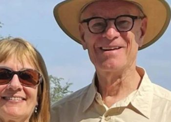 Hombre que perdió a su mujer en un ataque de hipopótamo, demanda a agencia de viajes