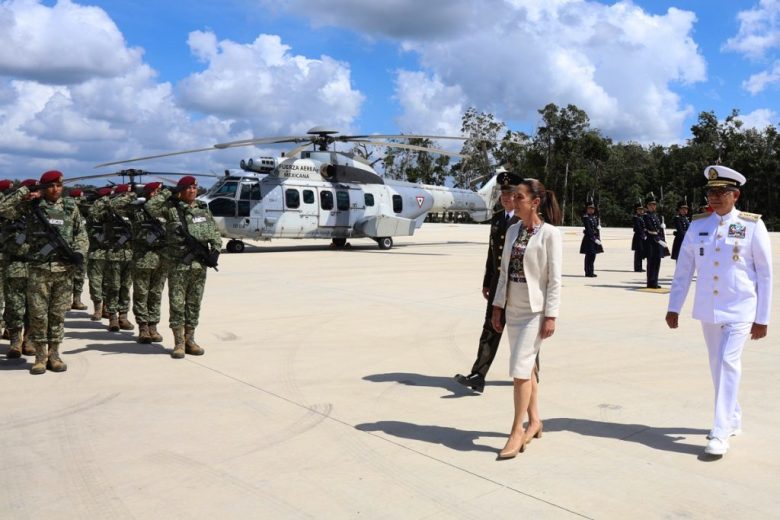 Celebración del 110 aniversario de las Fuerzas Aérea Mexicana e inauguración de la base aérea militar de Tulum No. 20, encabezada por la presidenta Claudia Sheinbaum (Foto de El Universal)