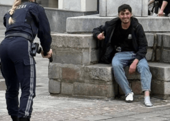 Joven apuñala a transeúntes en Austria: reportan un muerto