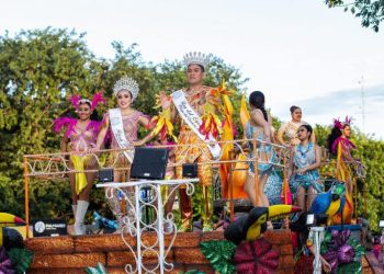 La Quinta Avenida se desbordó con el primer desfile de comparsas en “El Carnaval del Pueblo” Playa del Carmen 2025