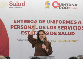 Mara Lezama entrega uniformes a personal médico y de vectores en Quintana Roo