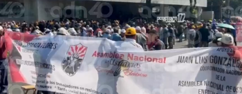 Protesta masiva de 800 personas en CDMX: exigen tarifas justas de luz frente a la Comisión Reguladora de Energía