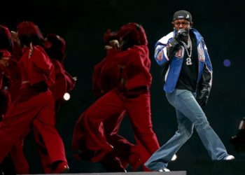 Los detalles escondidos en la chamarra de Kendrick Lamar en el Super Bowl