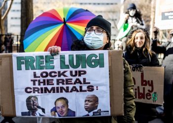 Luigi Mangione tiene un juicio de “rockstar”, tras ultimar a un empresario